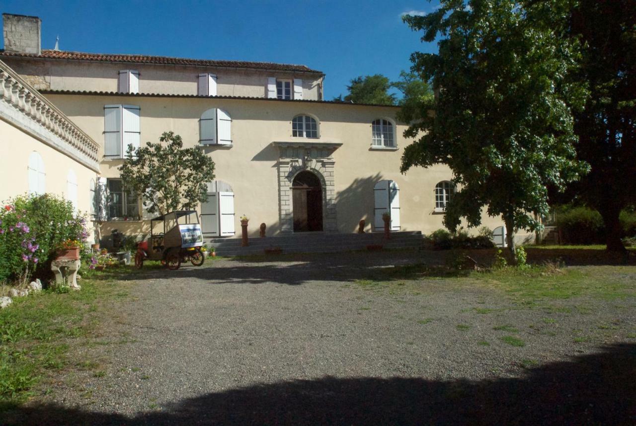 Le Clos Des Cedres B&B La Rochefoucauld Exterior foto