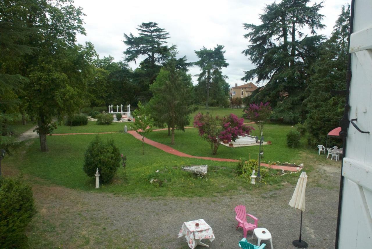 Le Clos Des Cedres B&B La Rochefoucauld Exterior foto
