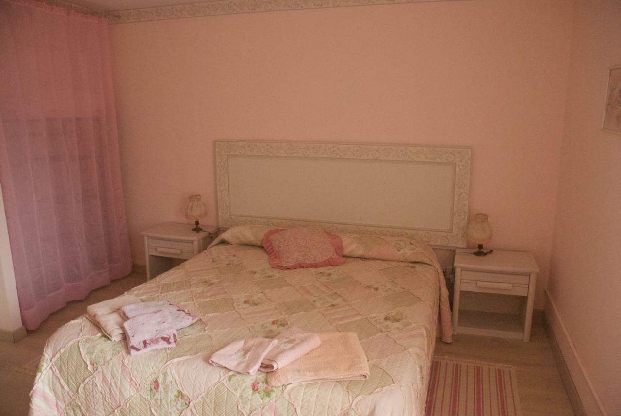Le Clos Des Cedres B&B La Rochefoucauld Exterior foto